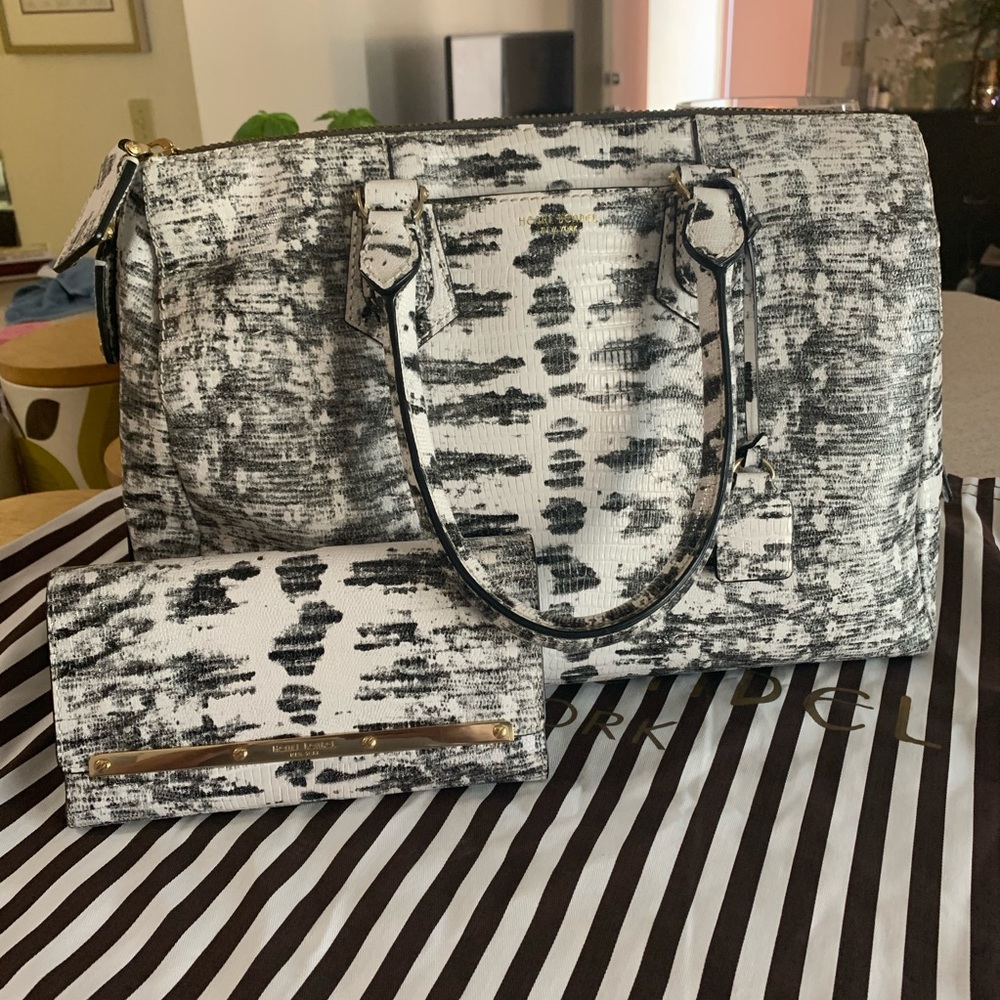 The CARLYLE LG satchel with matching wallet